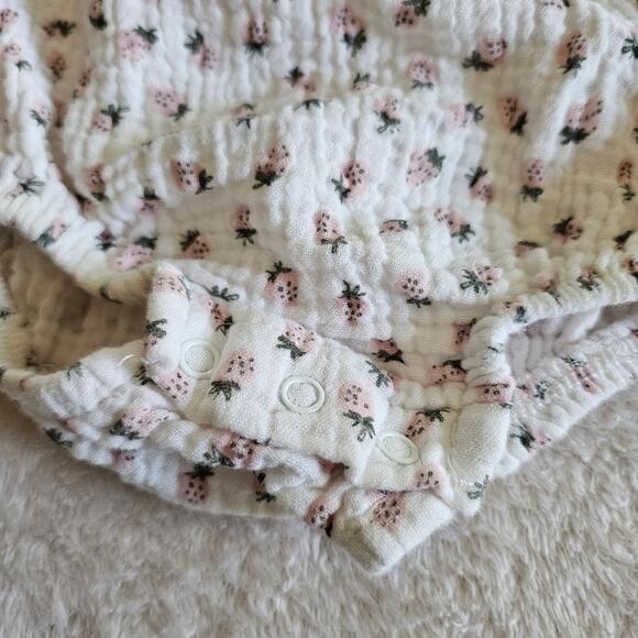 Starting Out Baby Girl 6m 100% Muslin Cotton Strawberry Overall Bubble - Picture 2 of 7